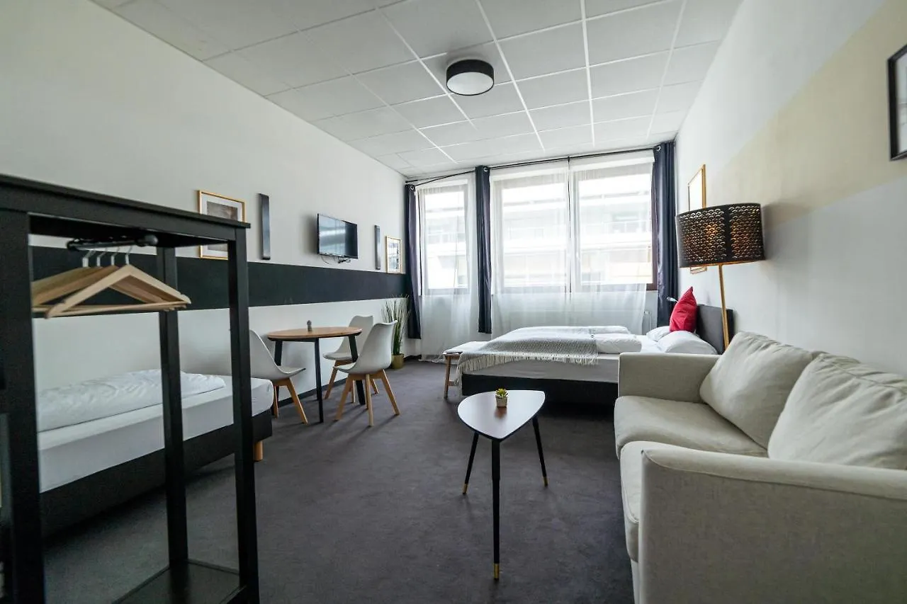 Full House Hostel Nurnberg - Shared Bath & Kitchen Aparthotel