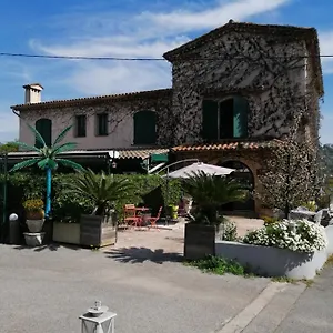 https://auberge-les-aromes.fr-provencehotel.com